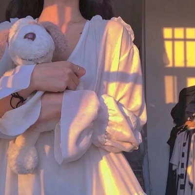 我手执封神榜身背打神鞭下山